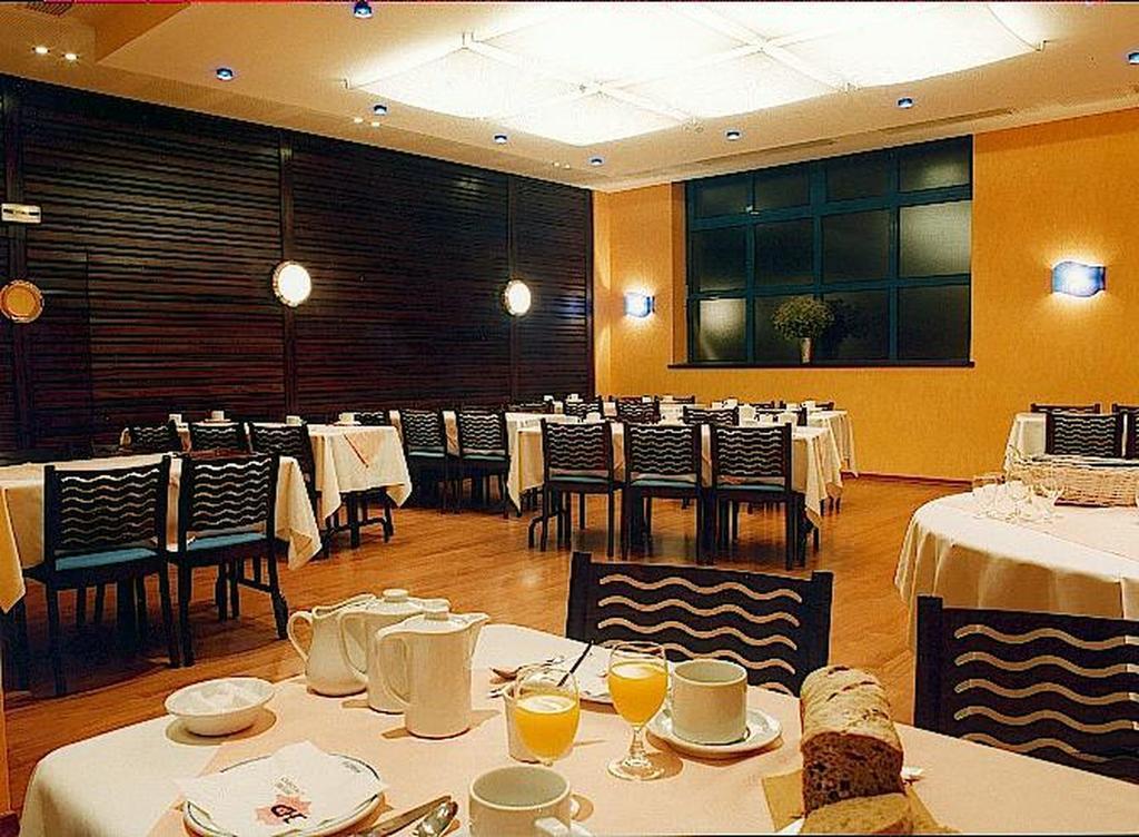 Hotel Restaurant L'Hirondelle Dunkirk Room photo