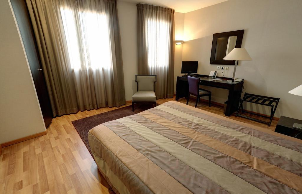 Hotel Restaurant L'Hirondelle Dunkirk Room photo
