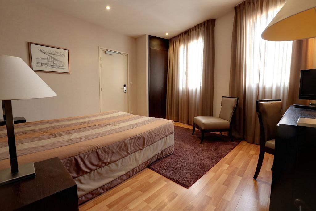 Hotel Restaurant L'Hirondelle Dunkirk Room photo